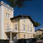 Marina Aparthotel 4*