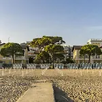 Marina Aparthotel 4*
